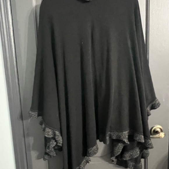 5/$20 Cozy black wrap one size - Picture 5 of 6